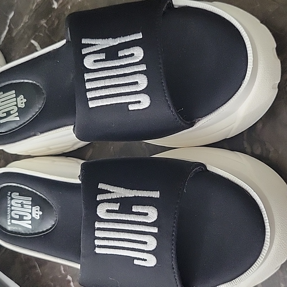 Juicy Couture Black and White Logo Slides - Picture 7 of 7